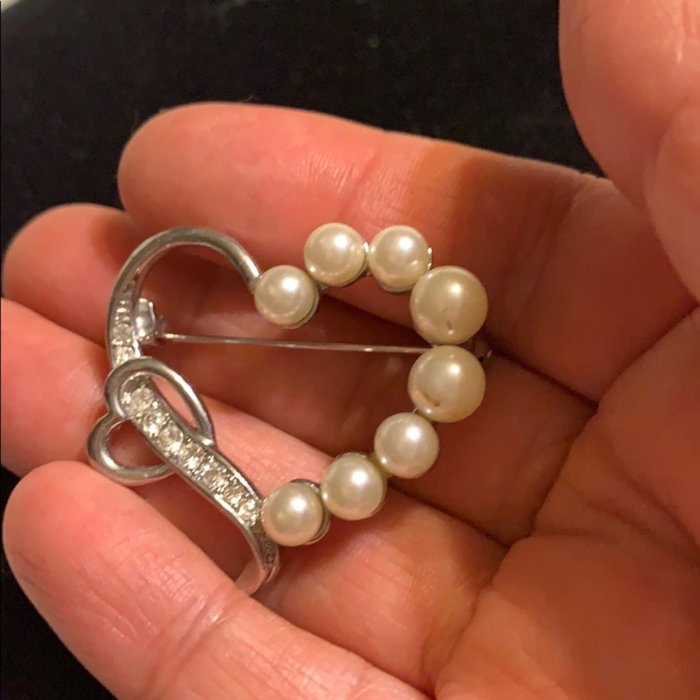 Vintage Silver color and pearl pin